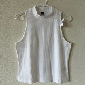 Old Navy - Sleeveless Cropped Top